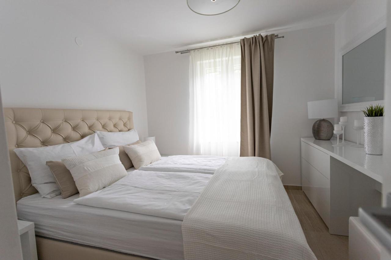 Luxury Mantinela Apartment Malinska Bagian luar foto